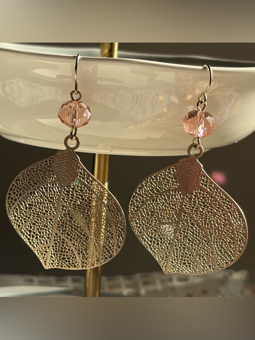 4/$20🌷 💗🌿Lightweight Boho Filigree Leaf Earrings - Pink Beads🌿💗Fishhooks